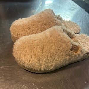 UGG Fluffy Cream Slippers